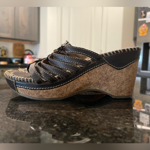 American Eagle Wedge Sandals, Size 6.5 - Picture 11 of 11